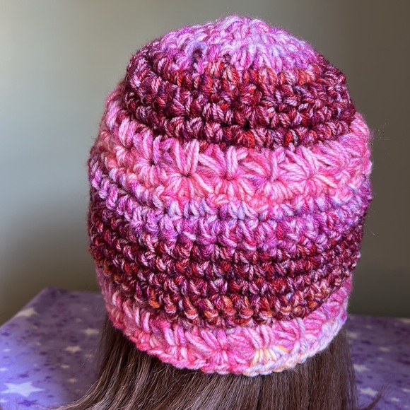 Crochet soft acrylic yarn medium new pinwheel button beanie really pretty - Picture 5 of 6